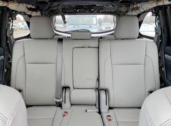 5TDJZRFH0HS422984 2017 TOYOTA LE Silver 