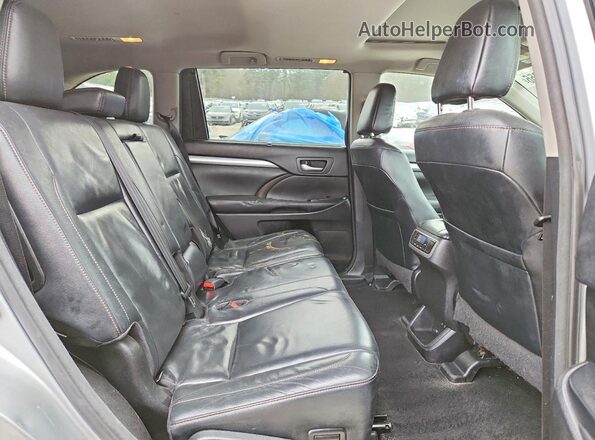 5TDJZRFH0JS539888 2018 TOYOTA HIGHLANDER Silver Widok wnętrza z tyłu