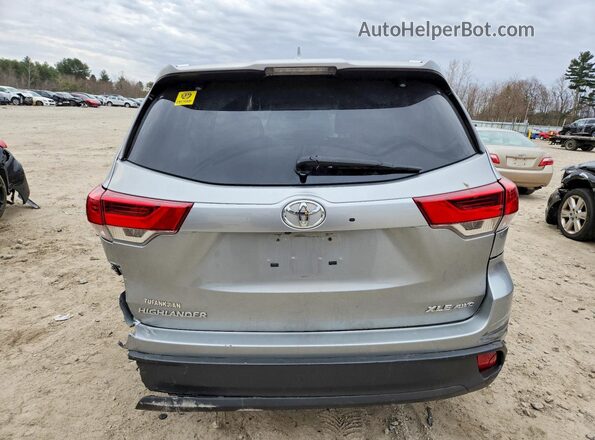 5TDJZRFH0JS539888 2018 TOYOTA HIGHLANDER Silver Widok z tyłu