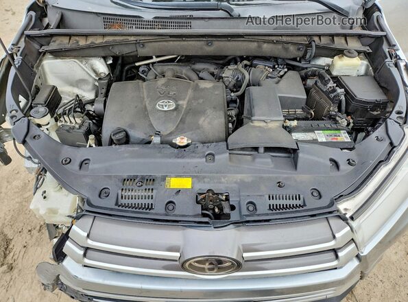 5TDJZRFH0JS539888 2018 TOYOTA HIGHLANDER Silver Widok komory silnika