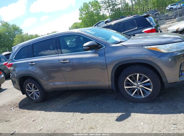 5TDJZRFH2HS473841 2017 TOYOTA HIGHLANDER Gray Widok wnętrza z tyłu