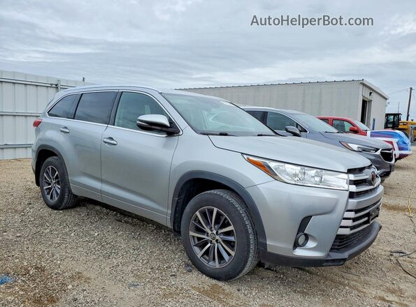 5TDJZRFH2JS523403 2018 TOYOTA HIGHLANDER Silver წინა მარჯვენა