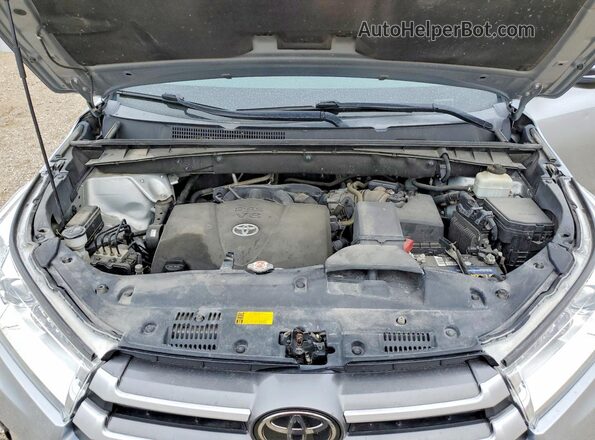 5TDJZRFH2JS523403 2018 TOYOTA HIGHLANDER Silver ძრავის განყოფილების ხედი