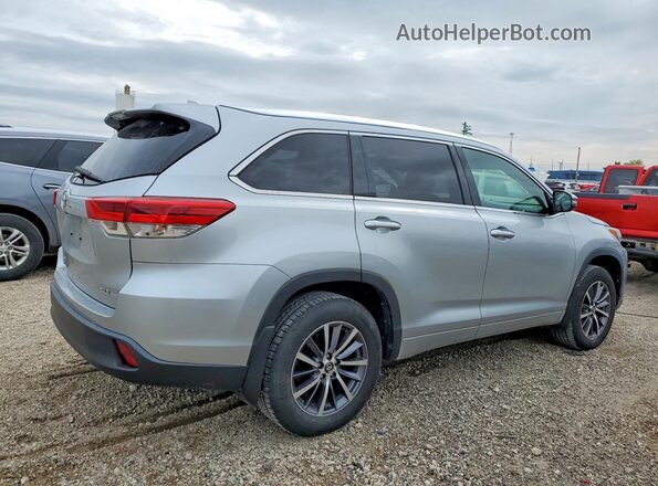 5TDJZRFH2JS523403 2018 TOYOTA HIGHLANDER Silver უკანა მარჯვენა