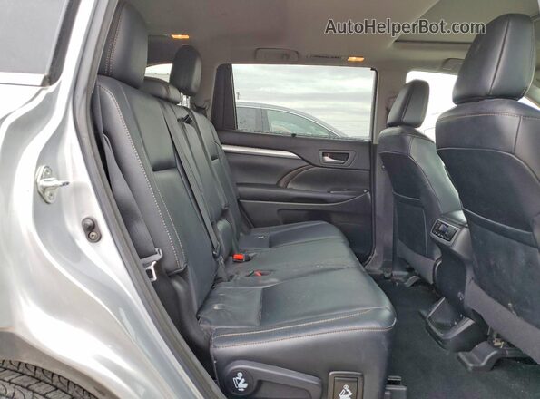 5TDJZRFH2JS523403 2018 TOYOTA HIGHLANDER Silver უკანა სალონის ხედი