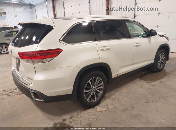 5TDJZRFH2KS574059 2019 TOYOTA LE White Rear right