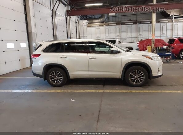 5TDJZRFH6JS846742 2018 TOYOTA HIGHLANDER White უკანა სალონის ხედი