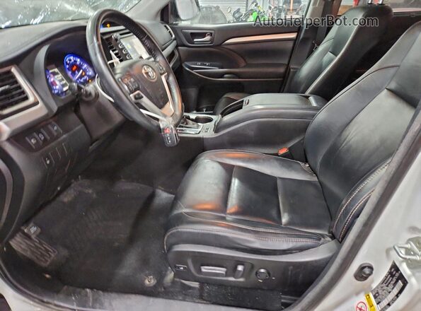 5TDJZRFH6JS880566 2018 TOYOTA HIGHLANDER White Front interior view
