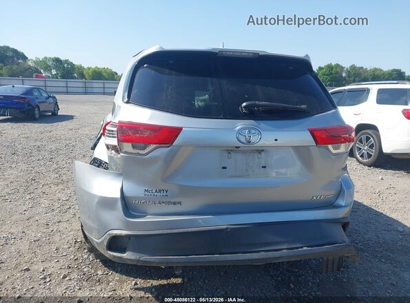 5TDJZRFH7HS407320 2017 TOYOTA LE Silver 