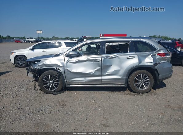 5TDJZRFH7HS407320 2017 TOYOTA LE Silver უკანა სალონის ხედი