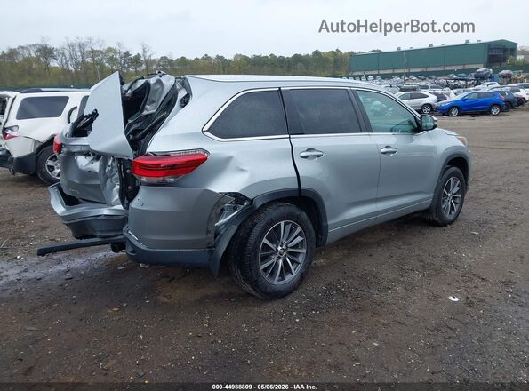 5TDJZRFH7JS485439 2018 TOYOTA LE Gray Trasero derecho