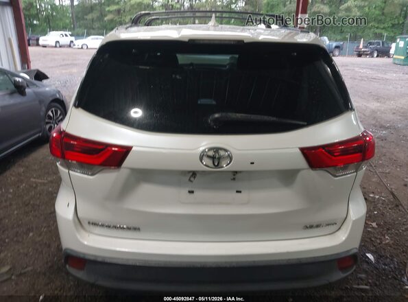5TDJZRFH7JS889857 2018 TOYOTA LE Белый 