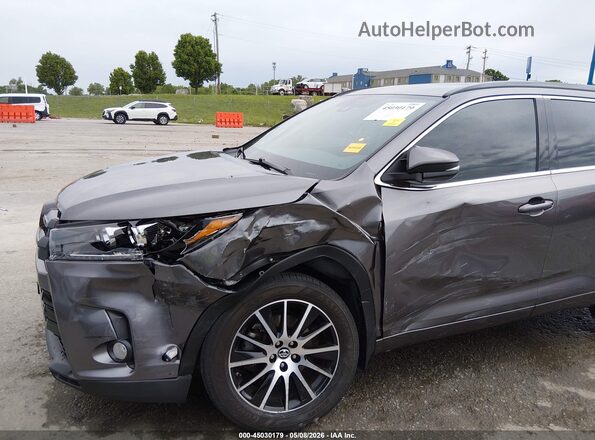 5TDJZRFH8JS540917 2018 TOYOTA HIGHLANDER Gray Front view