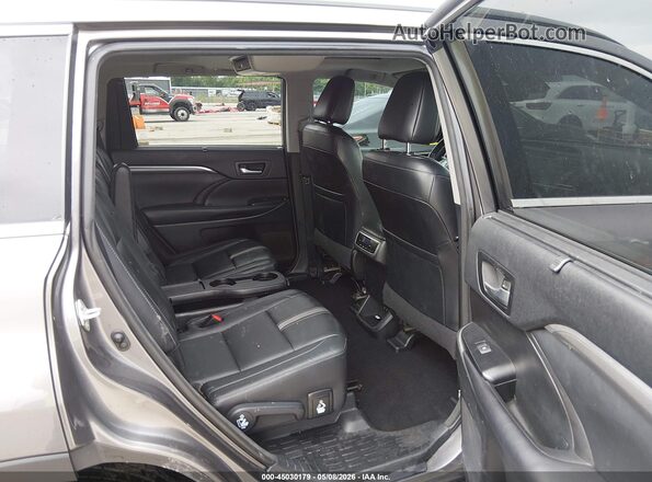 5TDJZRFH8JS540917 2018 TOYOTA HIGHLANDER Gray VIN sticker view