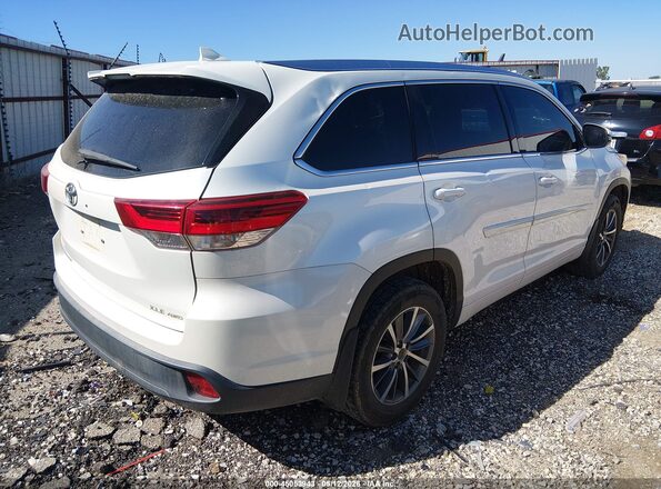 5TDJZRFH9JS491565 2018 TOYOTA LE White Rear right