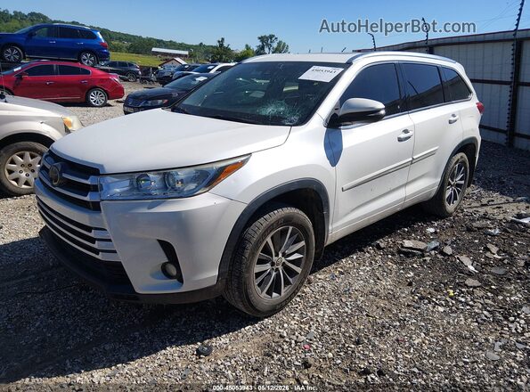 5TDJZRFH9JS491565 2018 TOYOTA LE White Front left