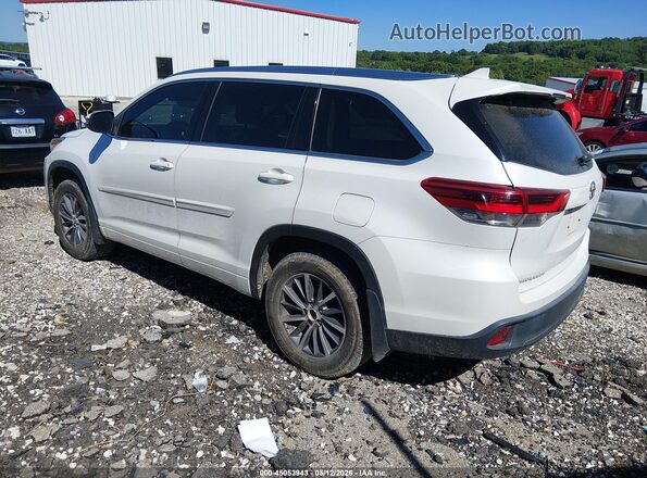 5TDJZRFH9JS491565 2018 TOYOTA LE White Rear left