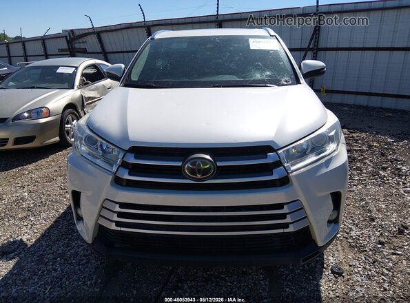 5TDJZRFH9JS491565 2018 TOYOTA LE White Instrument cluster view