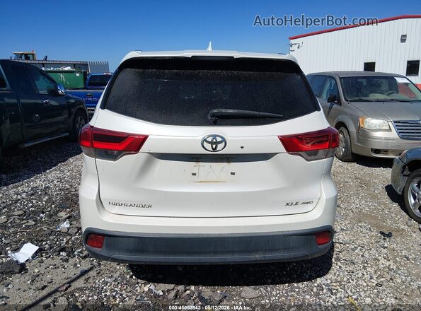 5TDJZRFH9JS491565 2018 TOYOTA LE White 