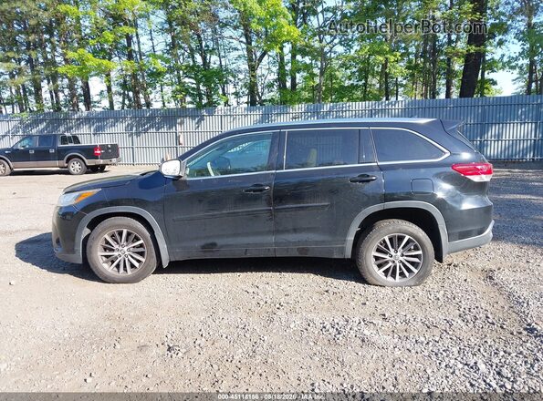 5TDJZRFHXHS421793 2017 TOYOTA HIGHLANDER Черный Вид задней части салона
