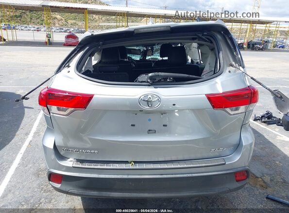 5TDJZRFHXJS526288 2018 TOYOTA LE Silver 