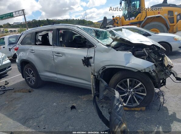 5TDJZRFHXJS526288 2018 TOYOTA LE Silver უკანა სალონის ხედი