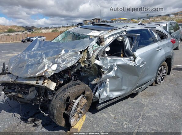 5TDJZRFHXJS526288 2018 TOYOTA LE Silver წინა ხედი