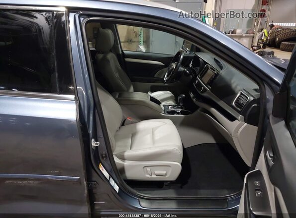 5TDJZRFHXJS900169 2018 TOYOTA HIGHLANDER Blue წინა სალონის ხედი