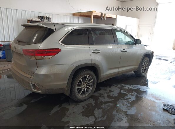 5TDJZRFHXKS713094 2019 TOYOTA LE Silver Trasero derecho