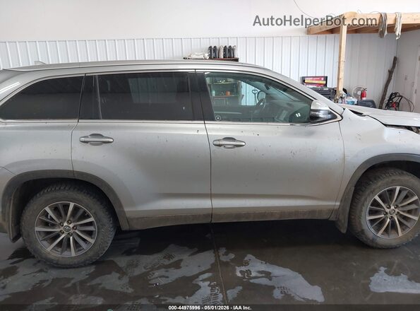 5TDJZRFHXKS713094 2019 TOYOTA LE Silver Vista interior trasera