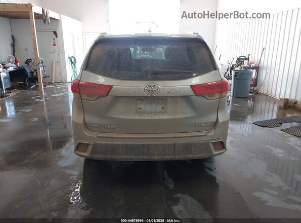 5TDJZRFHXKS713094 2019 TOYOTA LE Silver 