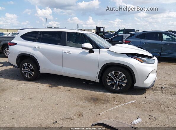 5TDKARAH6PS018699 2023 TOYOTA HIGHLANDER White Вид задньої частини салону