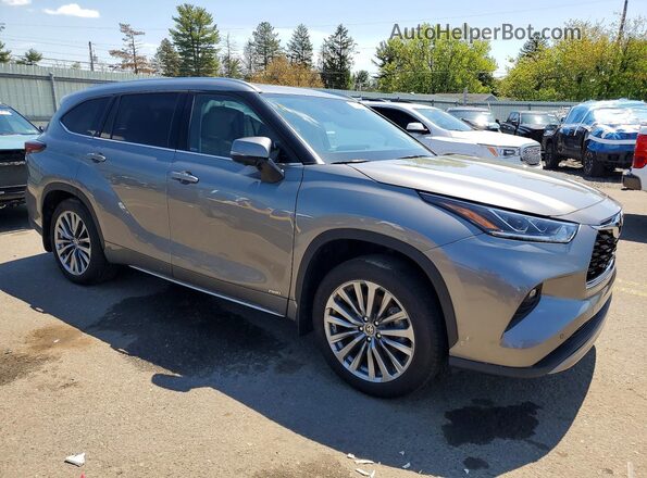 5TDKBRCH7SS661971 2025 TOYOTA HIGHLANDER Silver Przód prawy