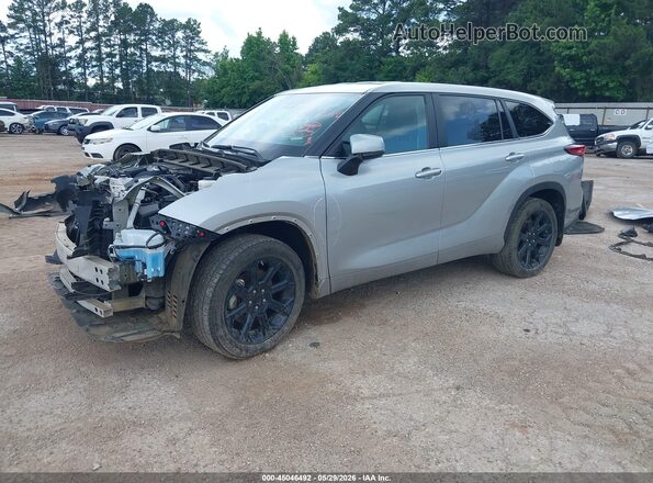 5TDKDRAH3PS041283 2023 TOYOTA HIGHLANDER Silver Передня ліва чверть