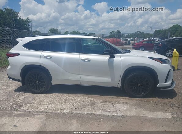 5TDKDRAH7PS521908 2023 TOYOTA HIGHLANDER White Вид задньої частини салону