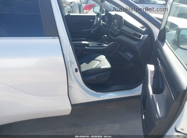 5TDKDRAHXPS007745 2023 TOYOTA HIGHLANDER White წინა სალონის ხედი