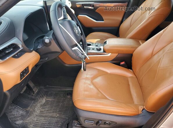 5TDKDRBH7PS519283 2023 TOYOTA HIGHLANDER Silver Vista interior delantera