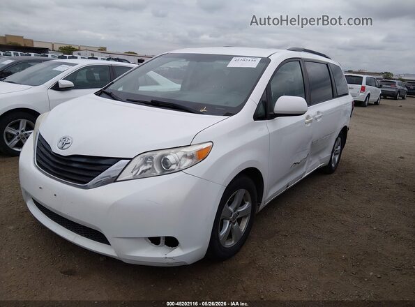 5TDKK3DC0GS719152 2016 TOYOTA SIENNA White Front left