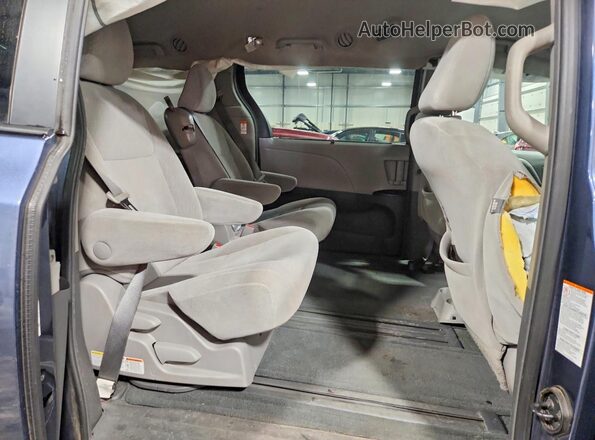 5TDKK3DC3GS737404 2016 TOYOTA SIENNA Blue Սալոնի հետևի տեսք