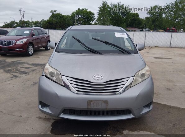 5TDKK3DC4GS717887 2016 TOYOTA SIENNA Gray ხელსაწყოთა პანელის ხედი