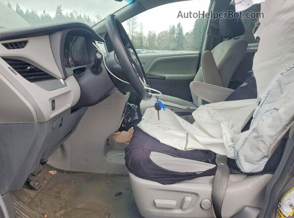 5TDKK3DC9GS746480 2016 TOYOTA SIENNA Gray Widok wnętrza z przodu