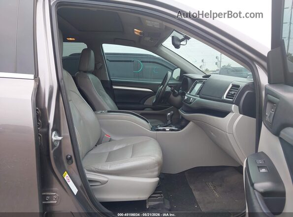 5TDKKRFH0GS178082 2016 TOYOTA HIGHLANDER Gray Вид салону спереду