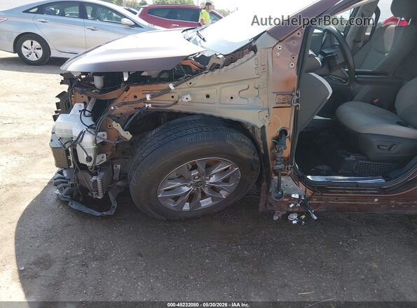 5TDKRKEC0NS136341 2022 TOYOTA SIENNA Brown Դիմացի տեսք