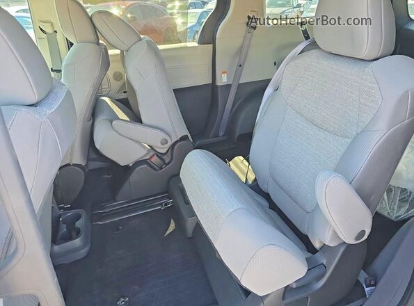 5TDKSKFC5RS136232 2024 TOYOTA SIENNA Blue Вид задньої частини салону