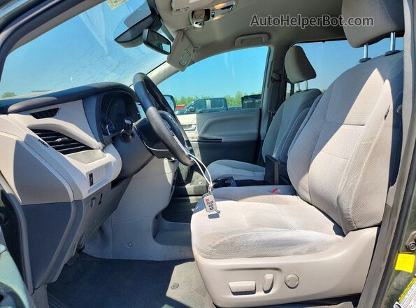 5TDKZ3DC0KS986151 2019 TOYOTA SIENNA Green Vista interior delantera
