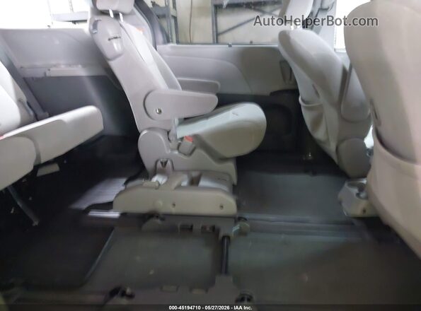 5TDKZ3DC2HS802384 2017 TOYOTA SIENNA Gray Vista de la etiqueta del VIN