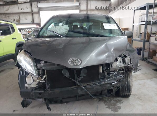 5TDKZ3DC2HS802384 2017 TOYOTA SIENNA Gray Vista del cuadro de instrumentos
