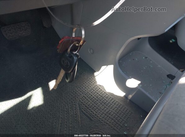 5TDKZ3DC2HS890918 2017 TOYOTA SIENNA Light Blue Widok deski rozdzielczej