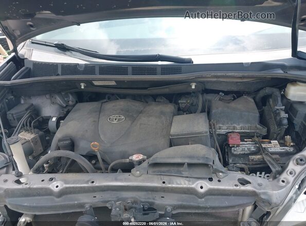 5TDKZ3DC2KS016740 2019 TOYOTA SIENNA Gray უკანა ხედი