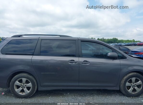 5TDKZ3DC2KS016740 2019 TOYOTA SIENNA Gray უკანა სალონის ხედი